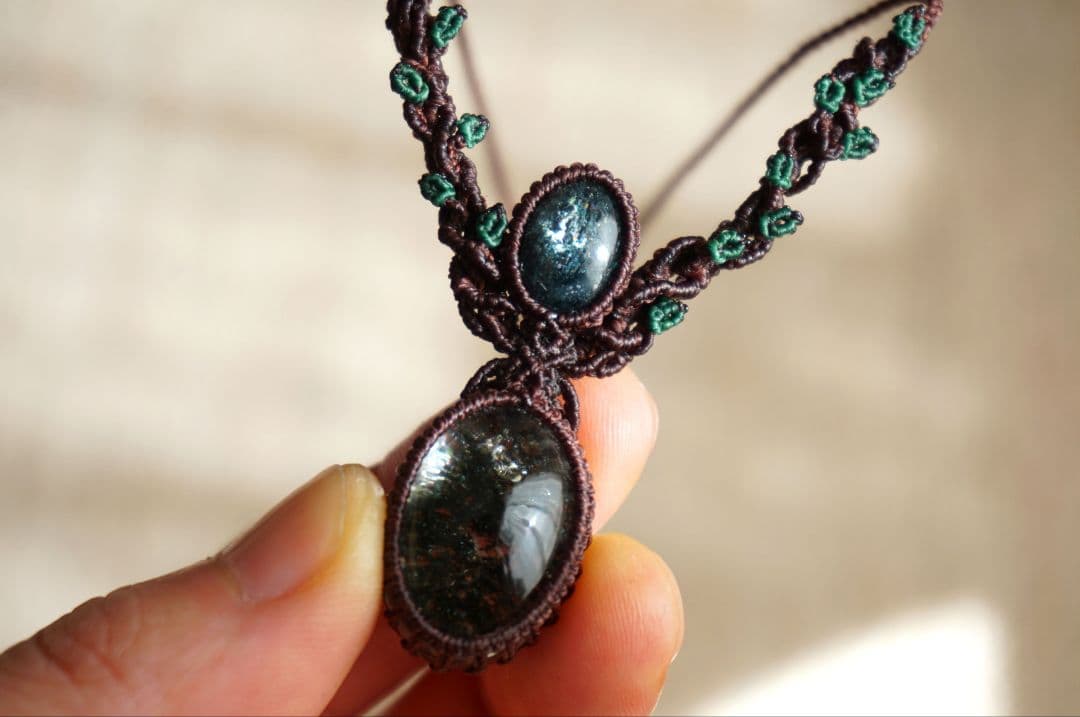 インドヒマラヤ産　ガーデンクォーツ　グリーンカイヤナイト　マクラメ　ネックレス