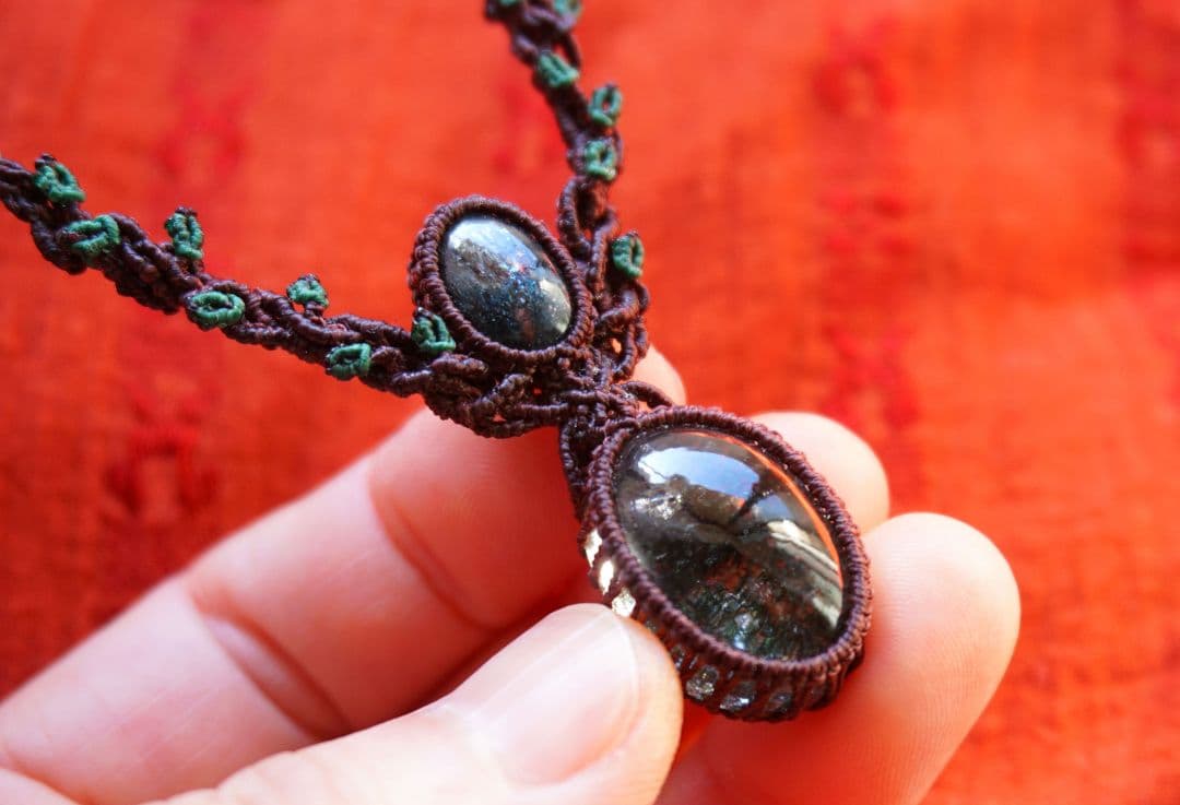 インドヒマラヤ産　ガーデンクォーツ　グリーンカイヤナイト　マクラメ　ネックレス