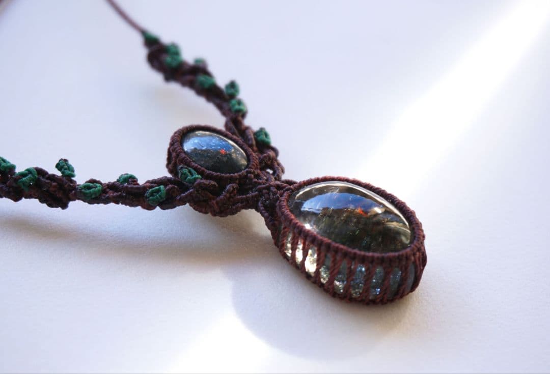 インドヒマラヤ産　ガーデンクォーツ　グリーンカイヤナイト　マクラメ　ネックレス