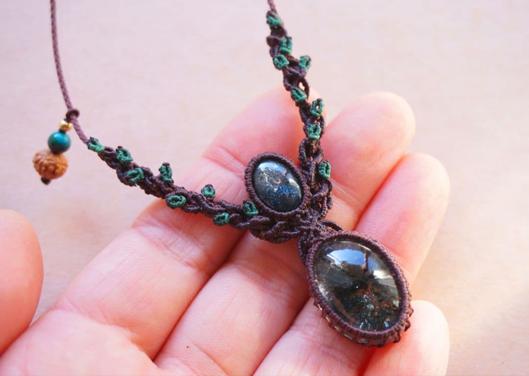 インドヒマラヤ産　ガーデンクォーツ　グリーンカイヤナイト　マクラメ　ネックレス