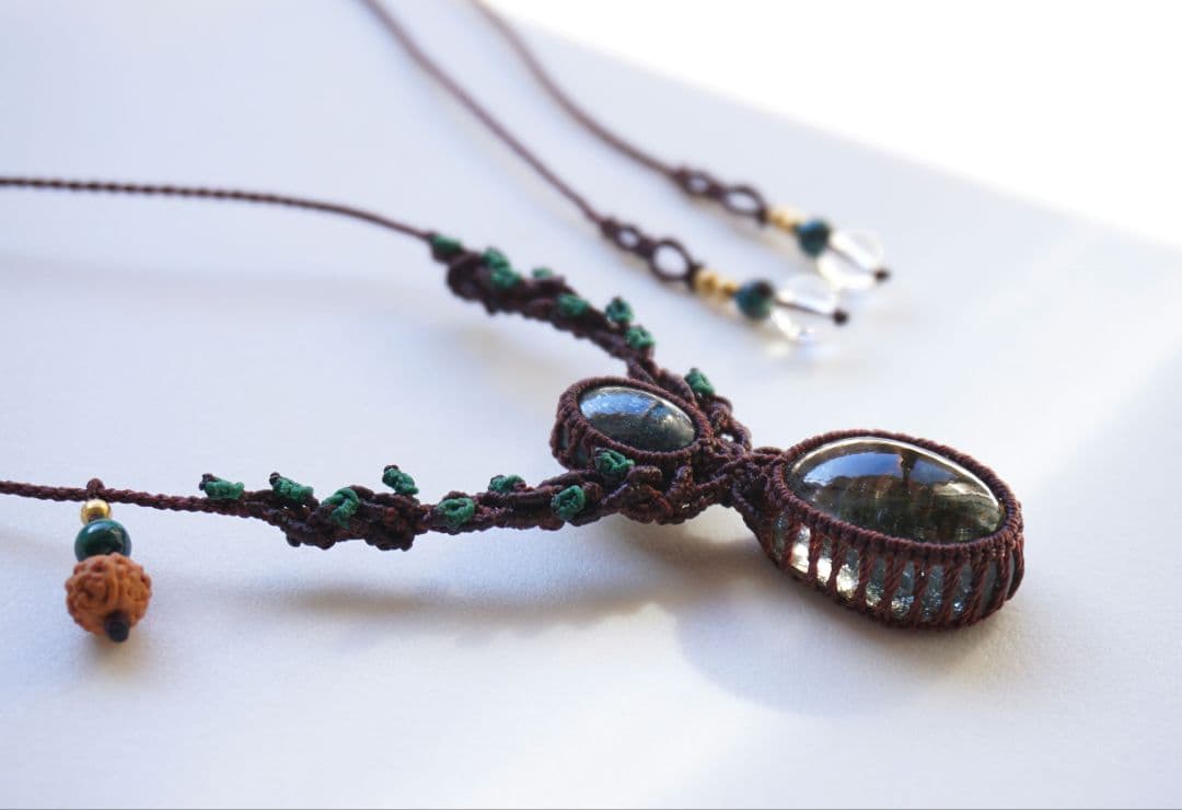 インドヒマラヤ産　ガーデンクォーツ　グリーンカイヤナイト　マクラメ　ネックレス