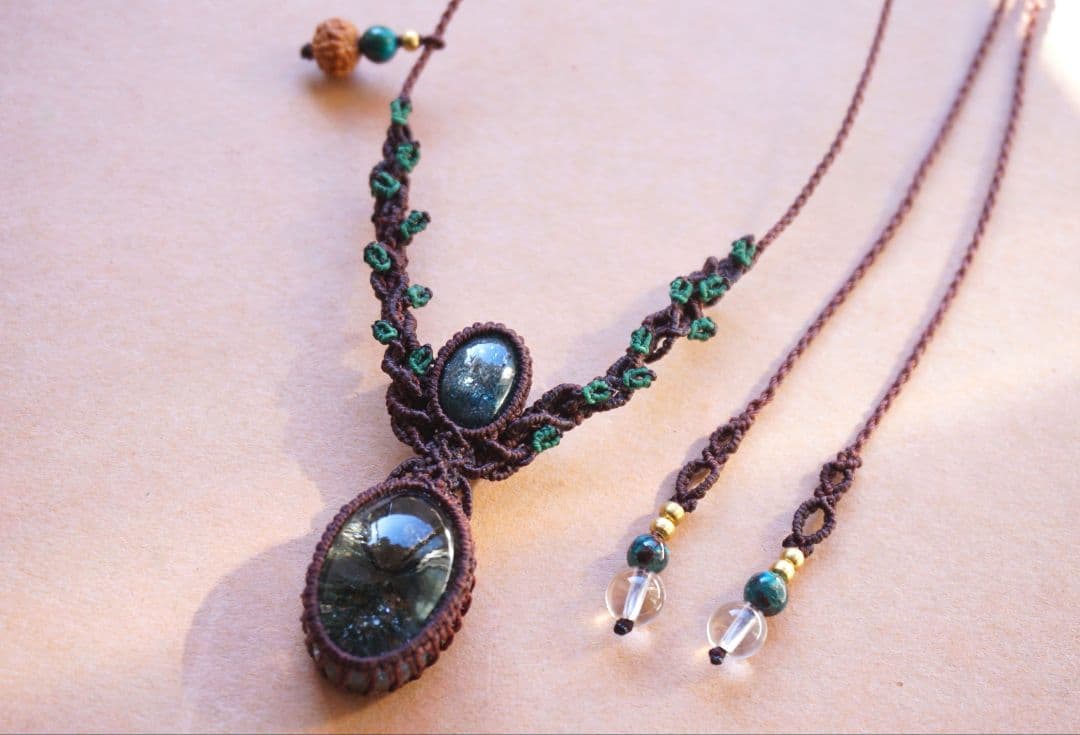 インドヒマラヤ産　ガーデンクォーツ　グリーンカイヤナイト　マクラメ　ネックレス