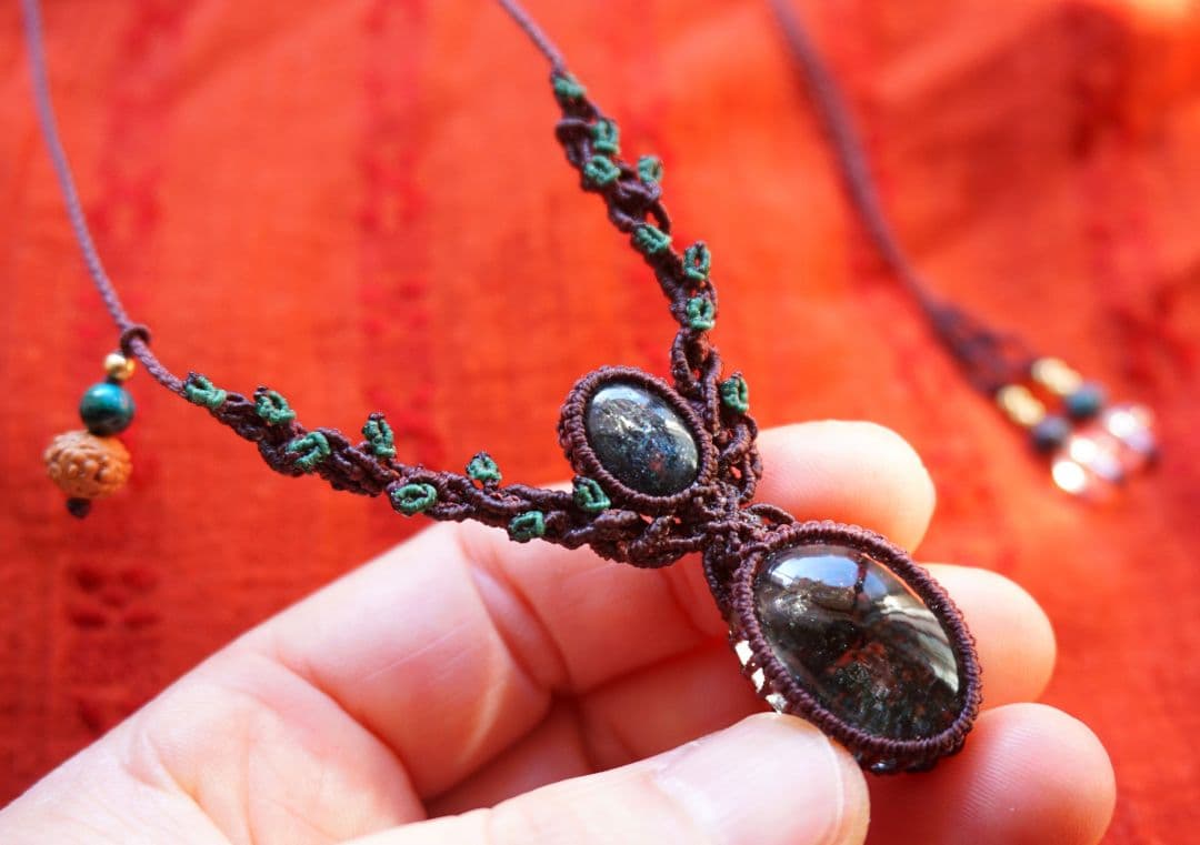 インドヒマラヤ産　ガーデンクォーツ　グリーンカイヤナイト　マクラメ　ネックレス