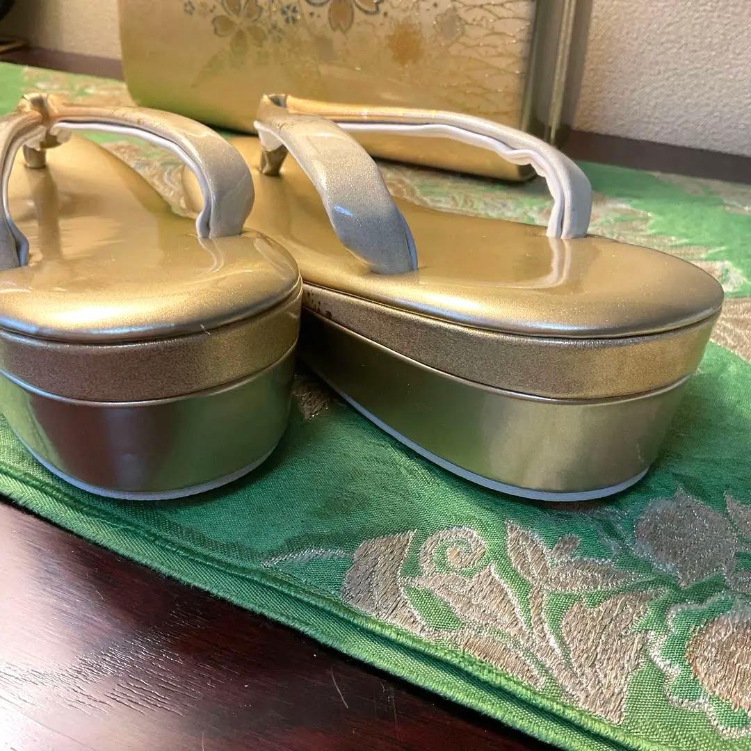 エナメル　ゴールドのお洒落な　　　　　草履バッグセット