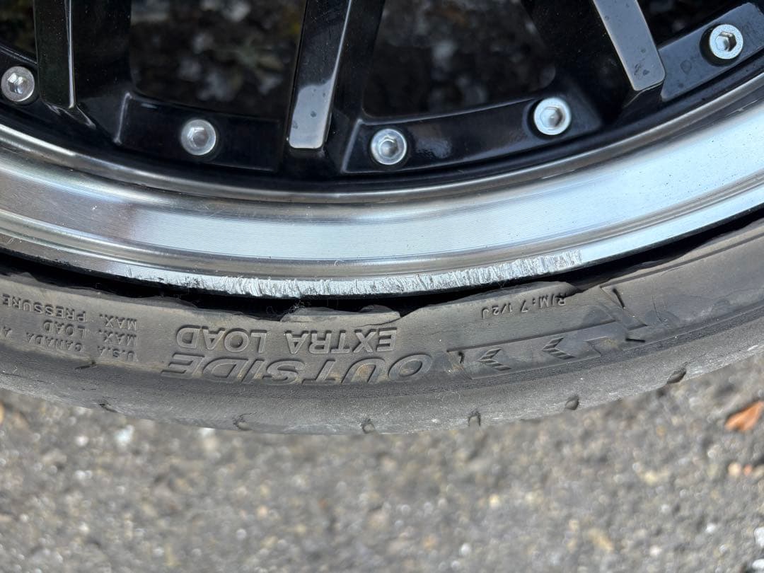 【最終値下げ】30プリウス 19インチ　アネーロコラソン