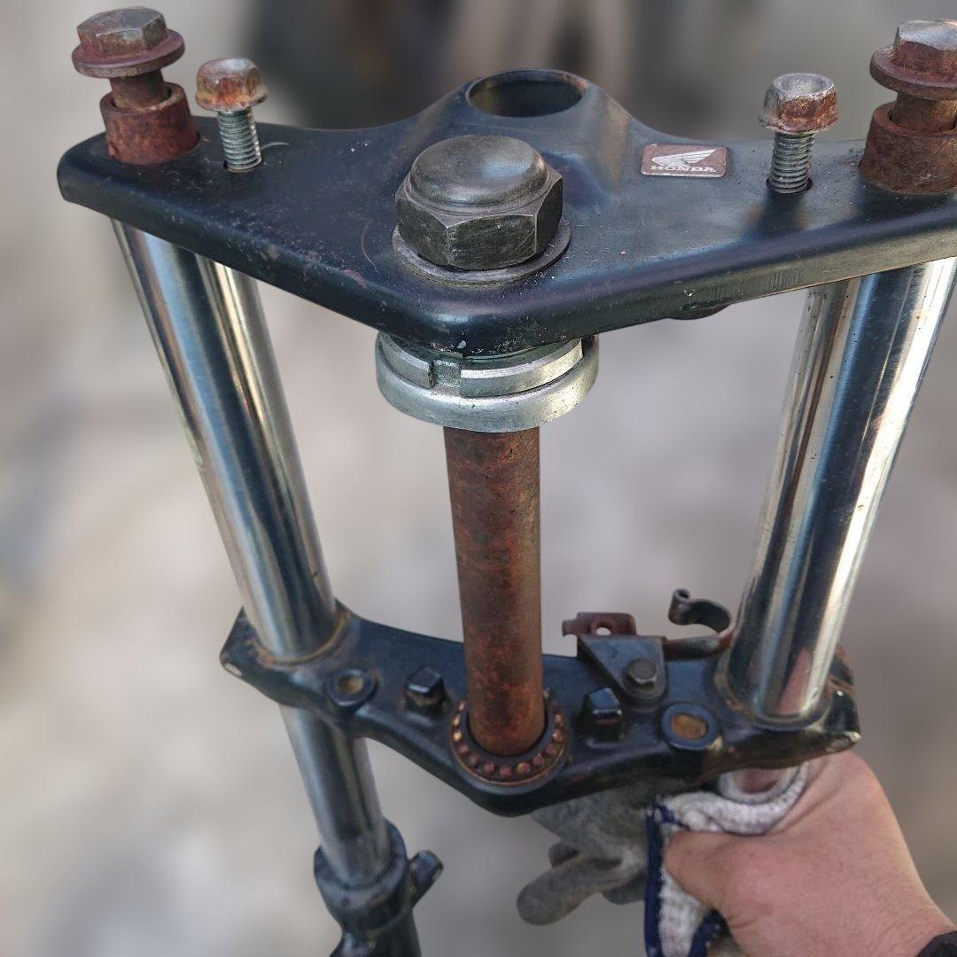 NS-1 フロントフォークステムトップブリッジ