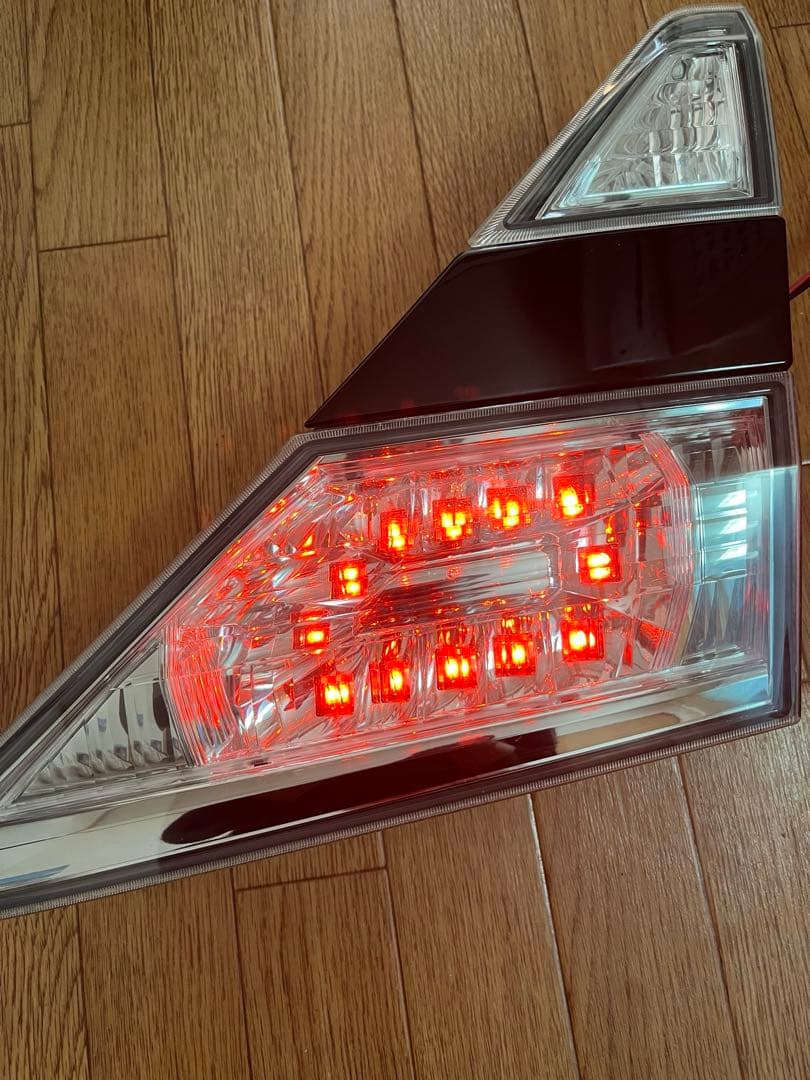 20 ヴェルファイア テールランプ ブラック 202 右側 内側 ゲート側