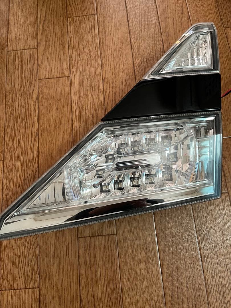 20 ヴェルファイア テールランプ ブラック 202 右側 内側 ゲート側