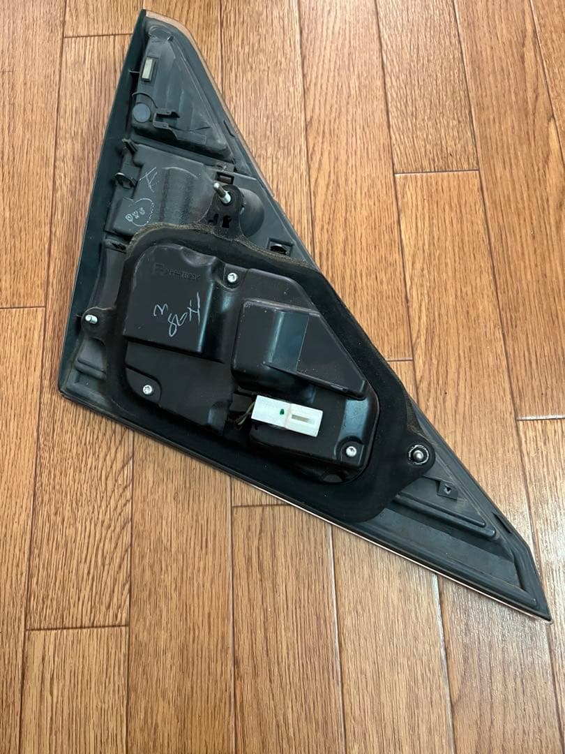 20 ヴェルファイア テールランプ ブラック 202 右側 内側 ゲート側