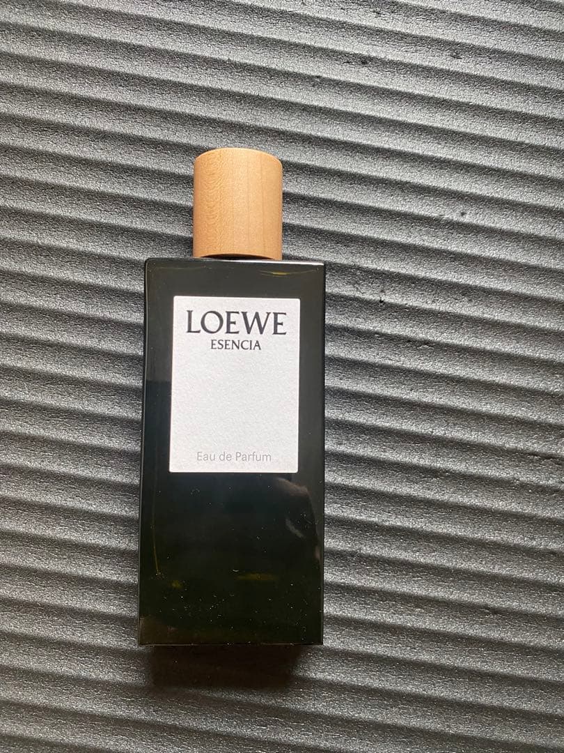 ロエベ　香水　エセンシア