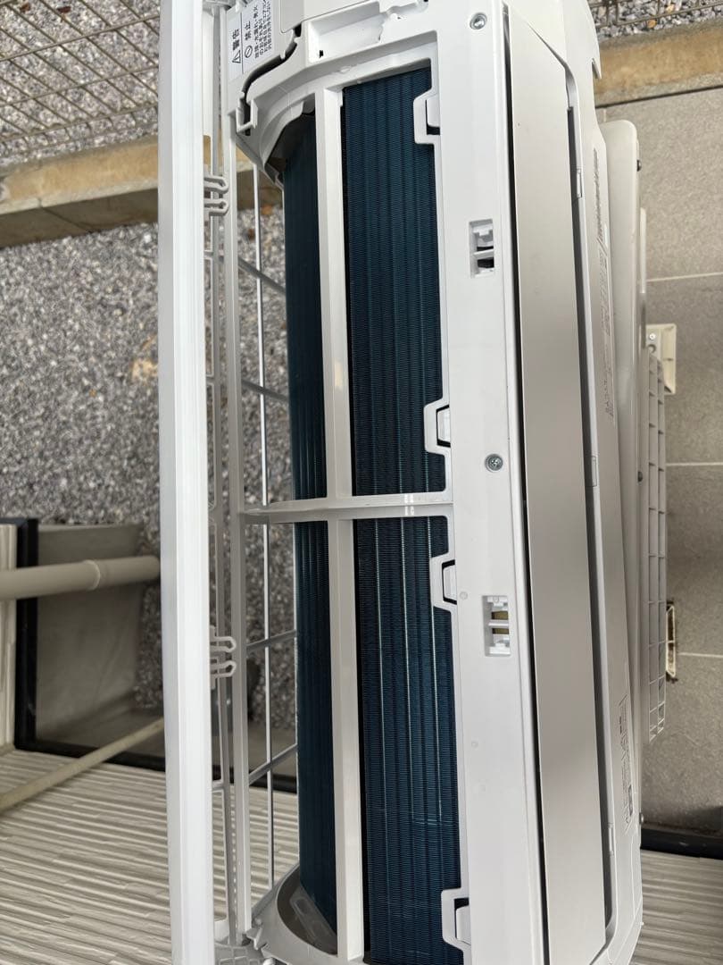 2025年製　引き取り可　RIAIR エアコン　6〜9畳用　100V