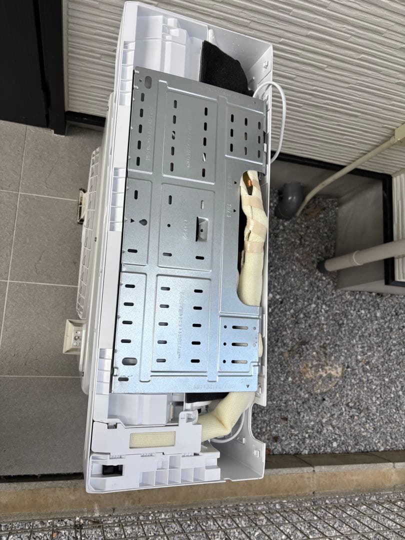 2025年製　引き取り可　RIAIR エアコン　6〜9畳用　100V