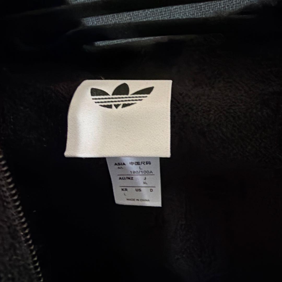 adidas トラックジャケット　XL 正規品