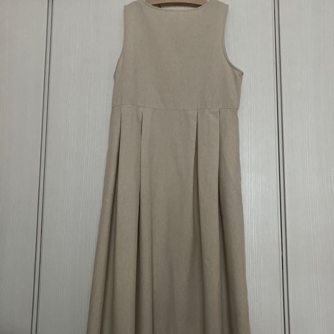 【新品未使用】ドゥファミリー　ベージュ ノースリーブ ロングワンピース