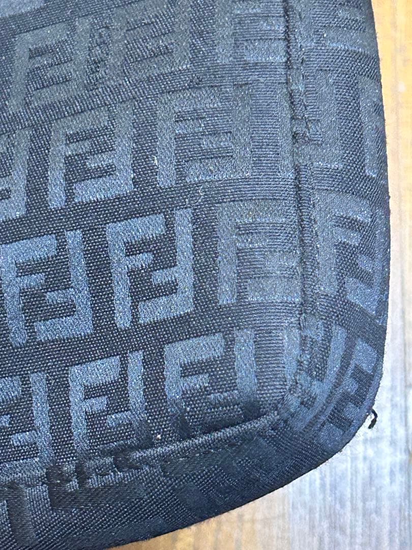 B12-73 FENDI フェンディ ズッキーニ アクセサリーポーチ 黒