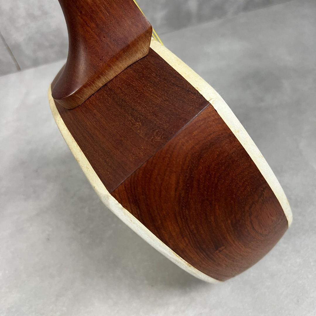 状態良好　中棹地唄三味線　花梨　和紙胴　木撥　和楽器　セミハードケース