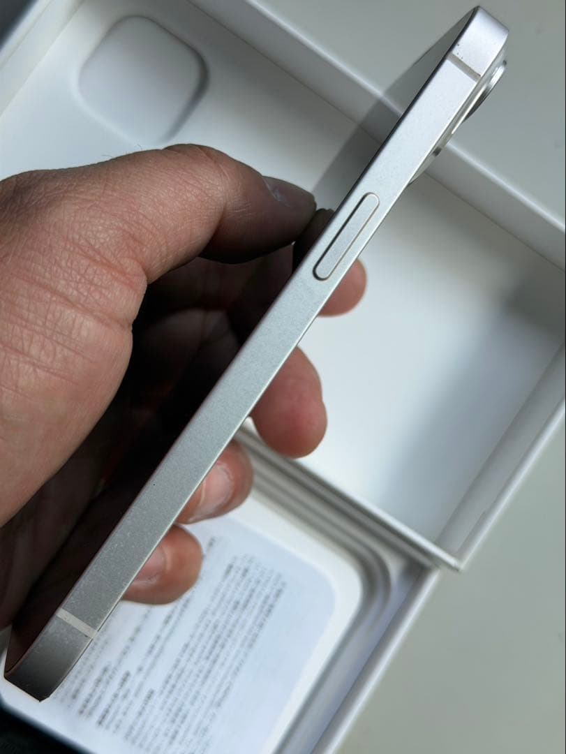 iPhone 14 ホワイト　SIMフリー