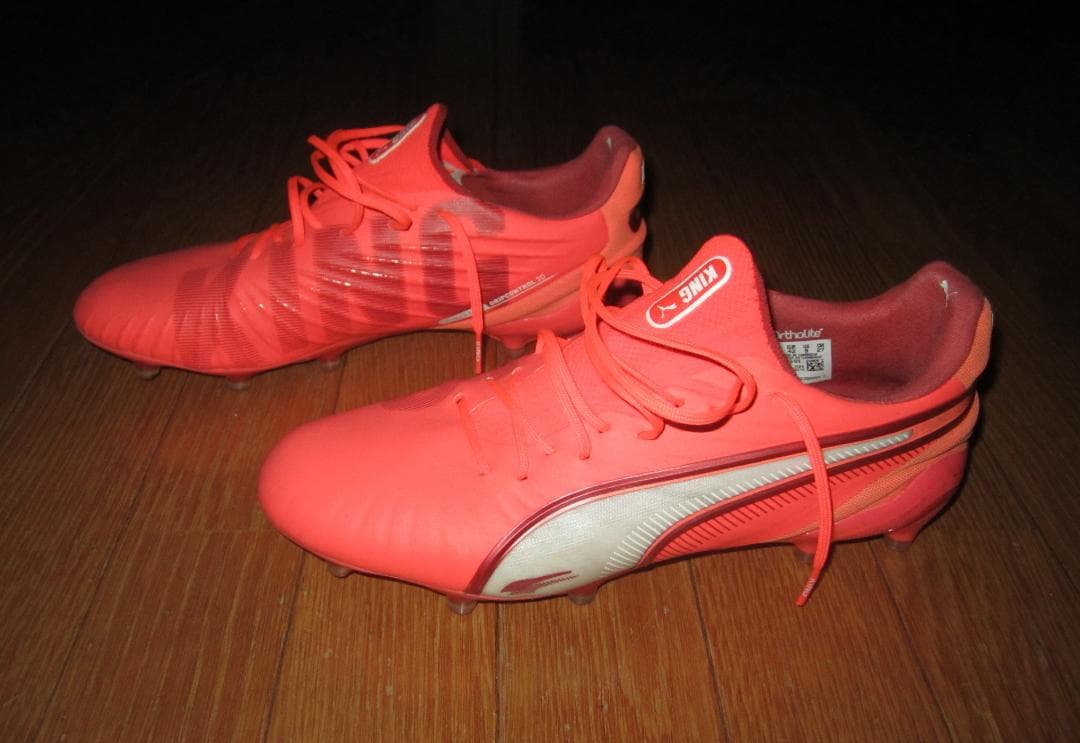 プーマのサッカースパイク「キングアルティメットFG/AG」　アンリミテッドパック