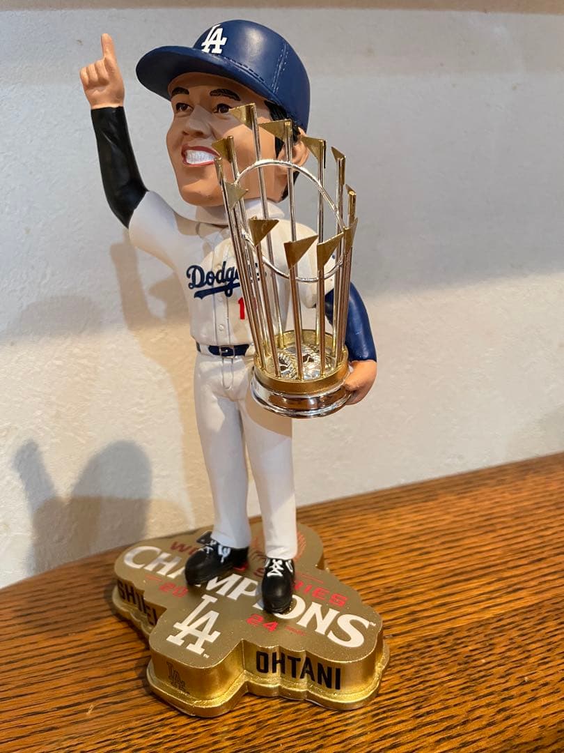 【新品】大谷翔平　2024 WSチャンピオン　８インチボブルヘッド