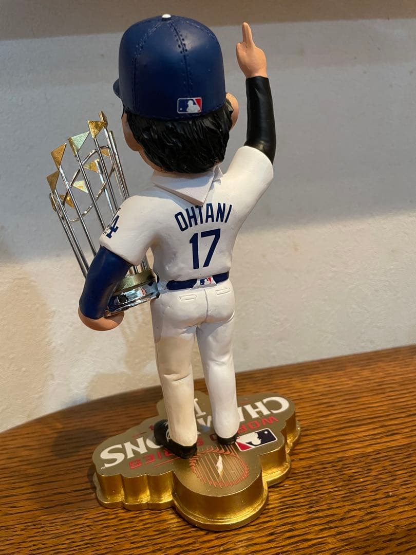 【新品】大谷翔平　2024 WSチャンピオン　８インチボブルヘッド