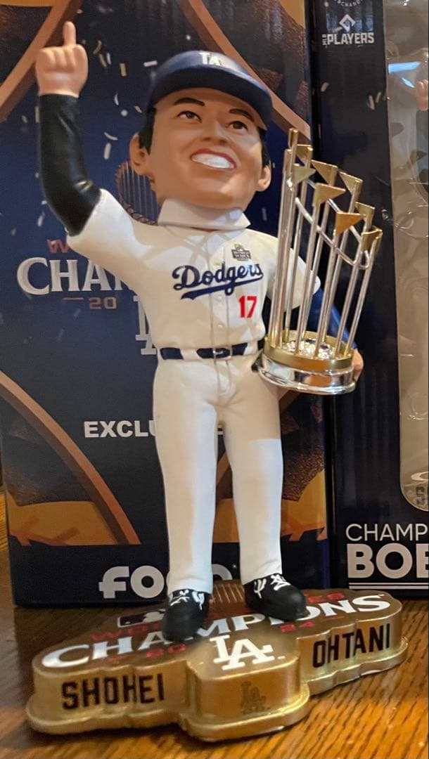 【新品】大谷翔平　2024 WSチャンピオン　８インチボブルヘッド