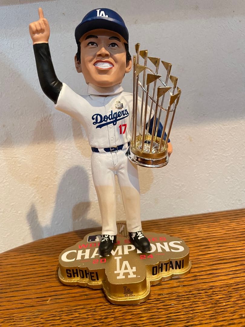 【新品】大谷翔平　2024 WSチャンピオン　８インチボブルヘッド