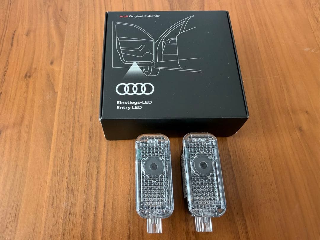 アウディ純正ドアエントリーライト(フォーリングス&ゲッコー)カーテシランプ