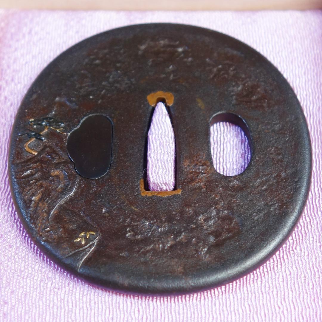 鍔 鐔 鉄地 刀装具 日本刀 武具 骨董【金銀銅象嵌 薪翁図鍔】(鍔箱布団付き)