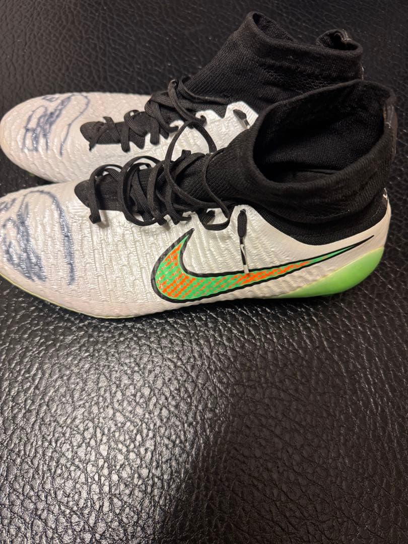【遠藤航選手】直筆サイン入りサッカースパイク NIKEマジスタ