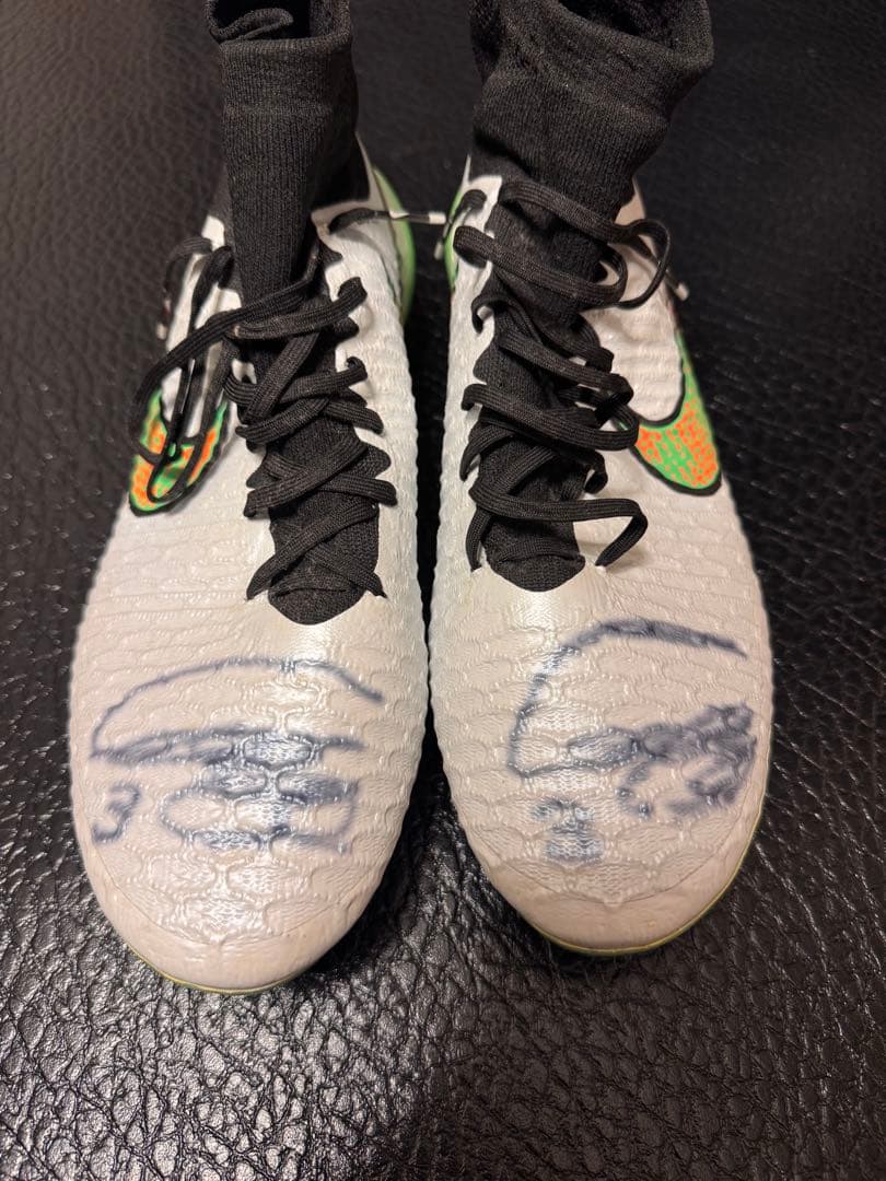 【遠藤航選手】直筆サイン入りサッカースパイク NIKEマジスタ