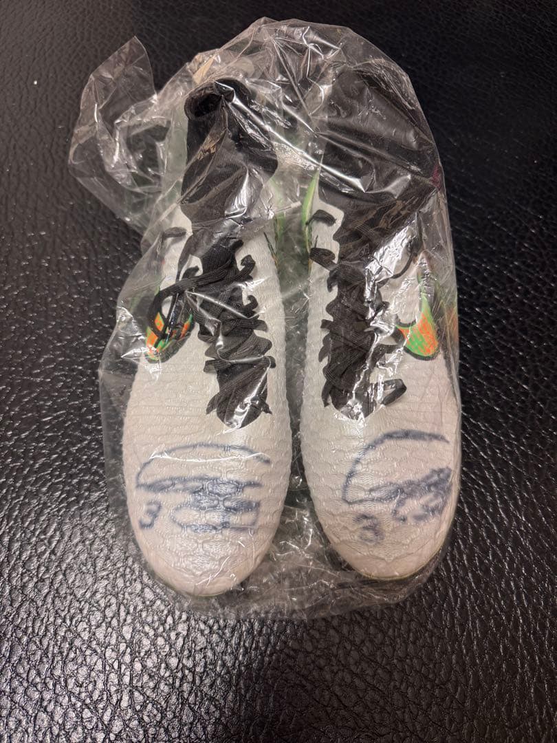 【遠藤航選手】直筆サイン入りサッカースパイク NIKEマジスタ