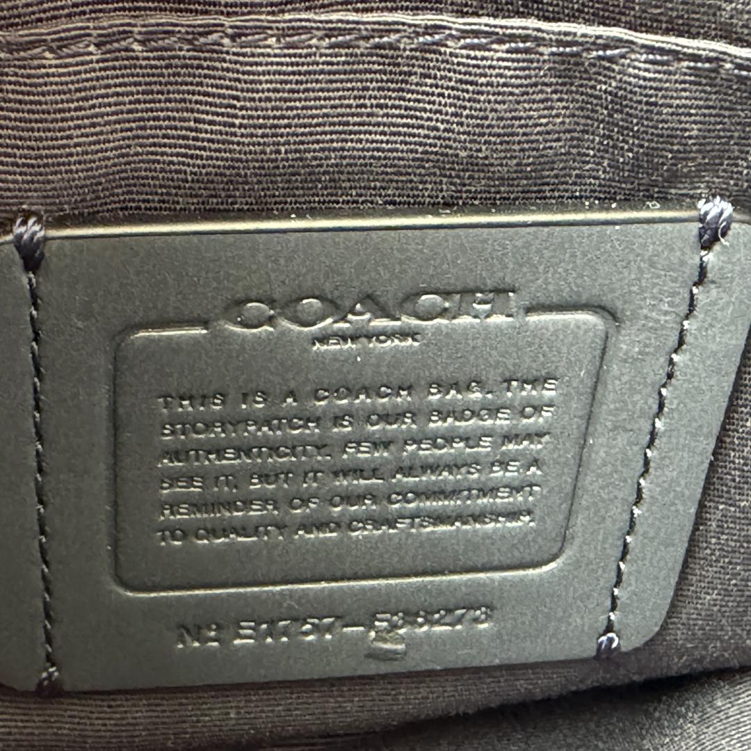 美品 コーチ ショルダーバッグ 2層 お洒落 上品コーデ レザー ネイビー