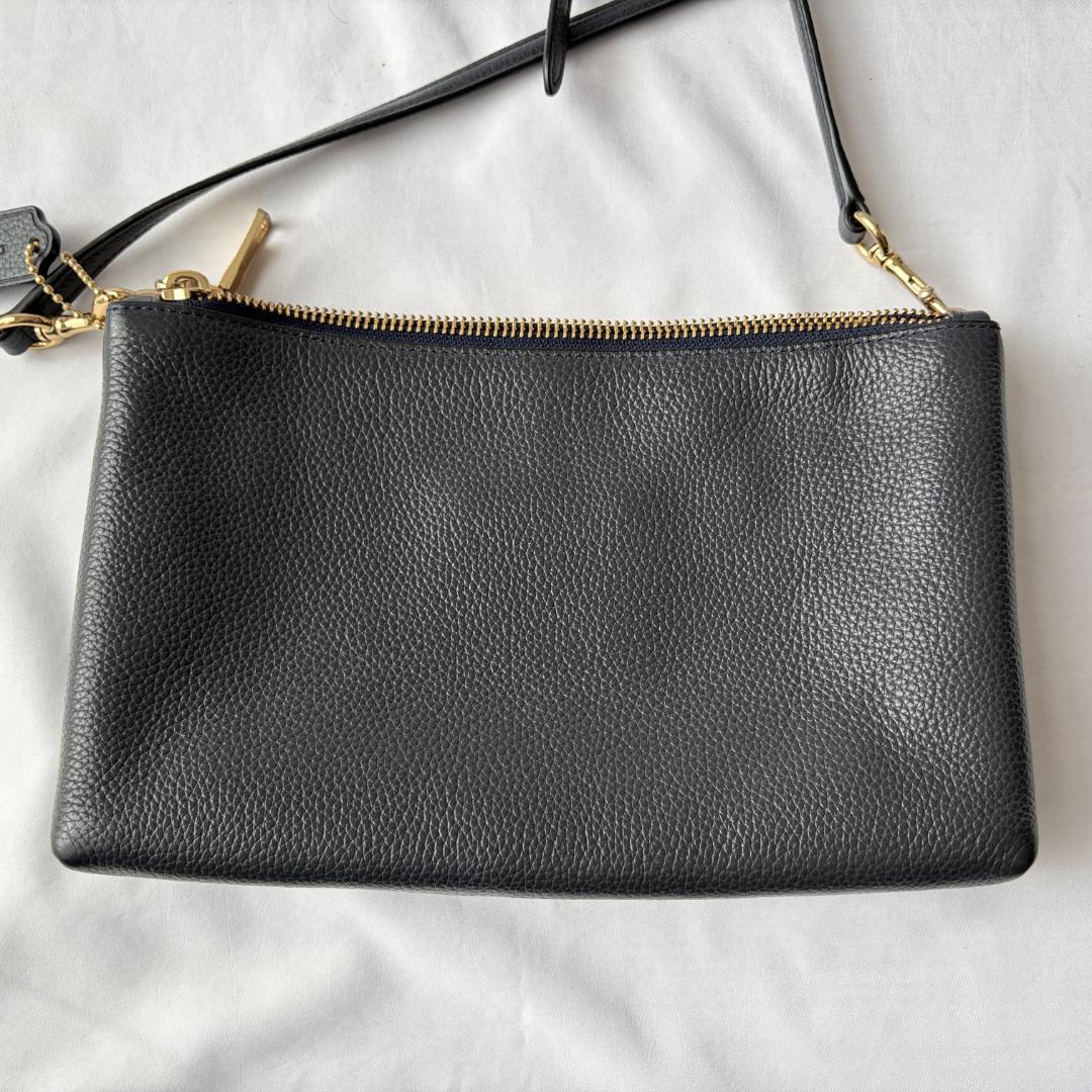 美品 コーチ ショルダーバッグ 2層 お洒落 上品コーデ レザー ネイビー