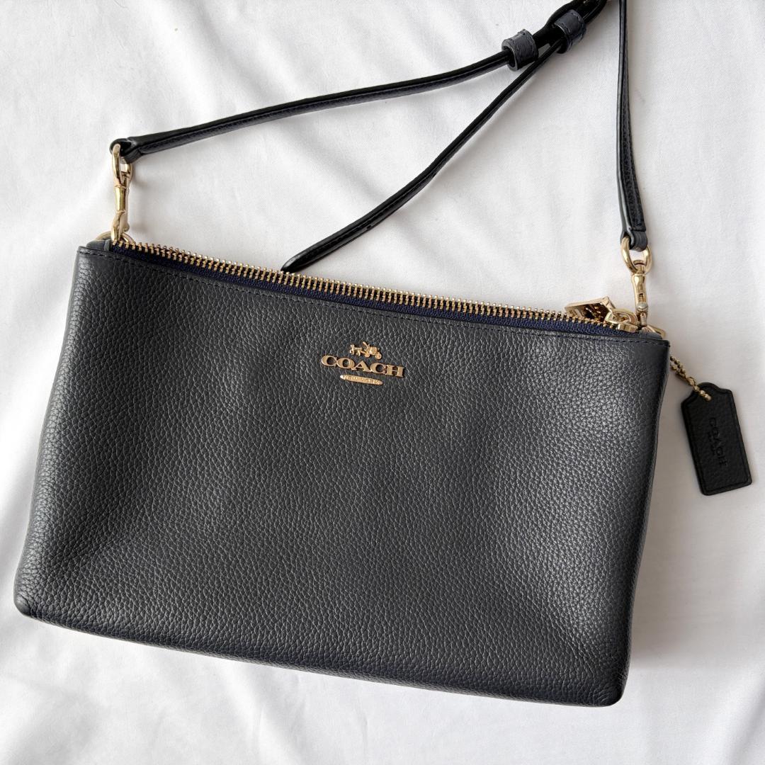 美品 コーチ ショルダーバッグ 2層 お洒落 上品コーデ レザー ネイビー