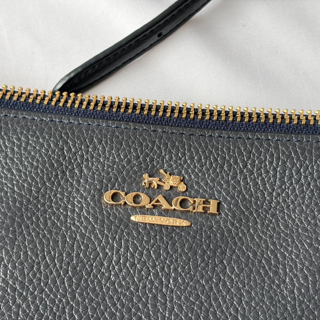 美品 コーチ ショルダーバッグ 2層 お洒落 上品コーデ レザー ネイビー