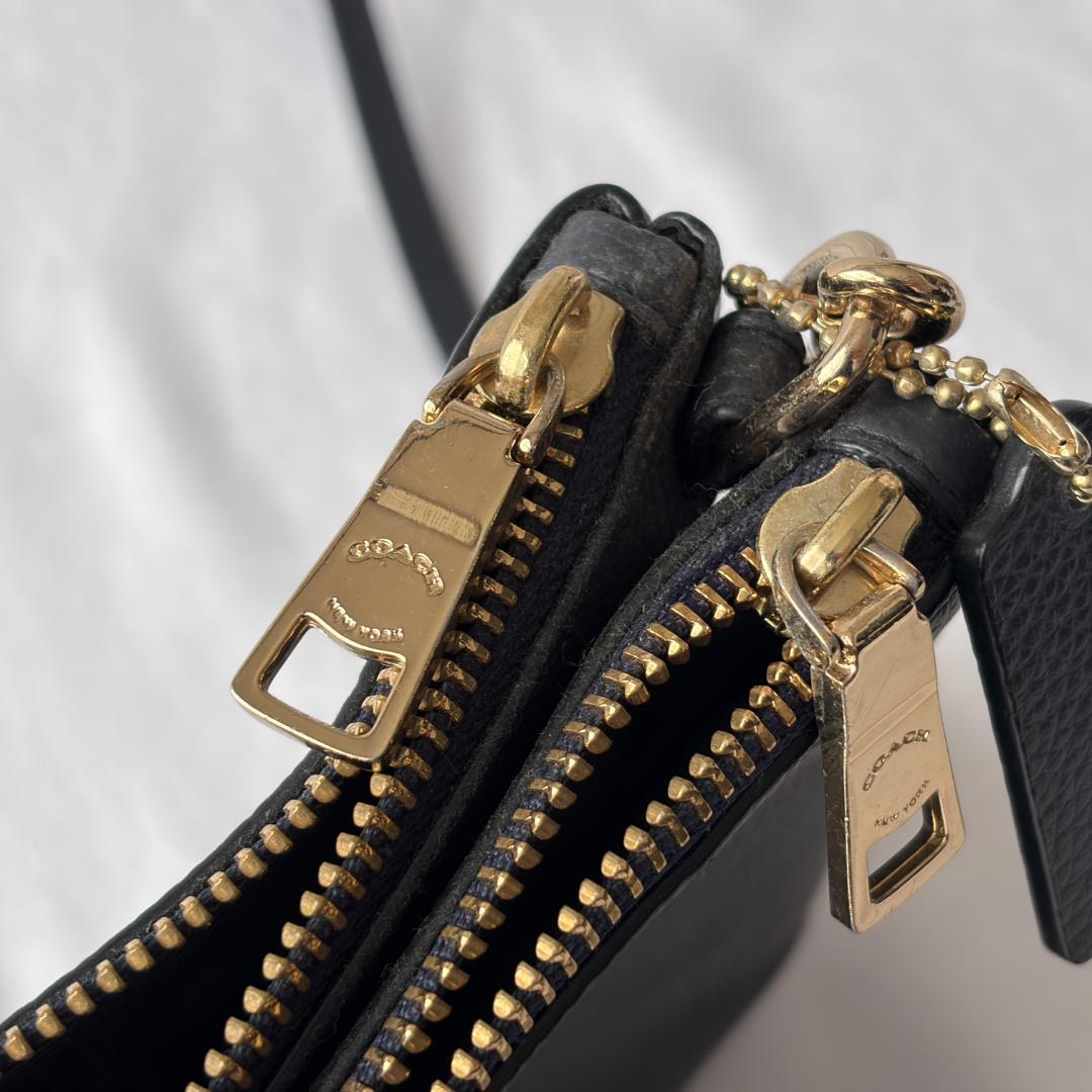 美品 コーチ ショルダーバッグ 2層 お洒落 上品コーデ レザー ネイビー