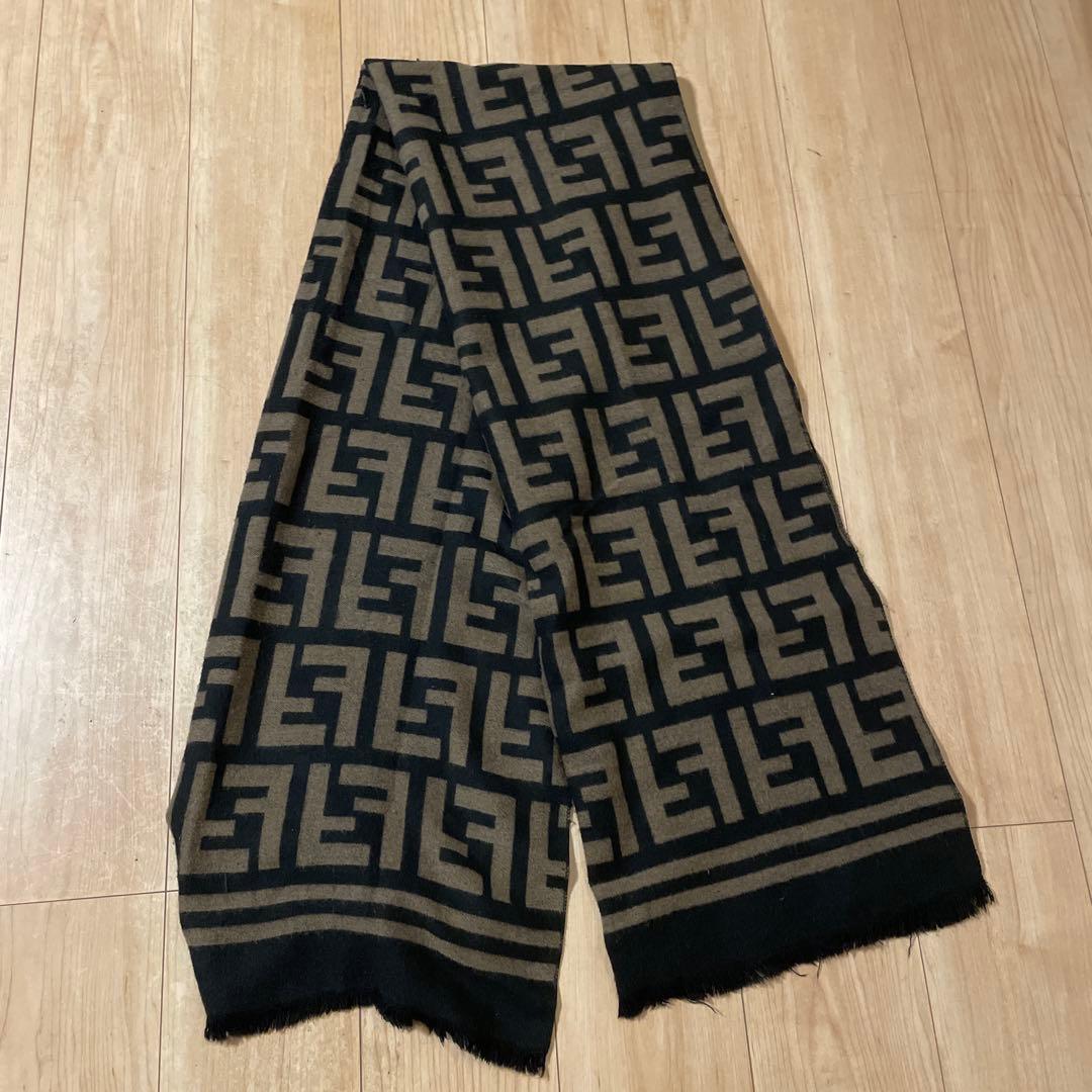 FENDI ロゴ柄 マフラー