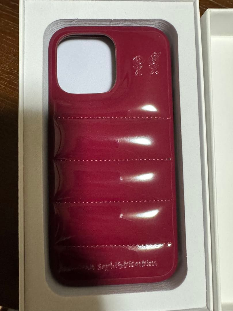 URBAN SOPHISTICATION パファーケース バーガンディ