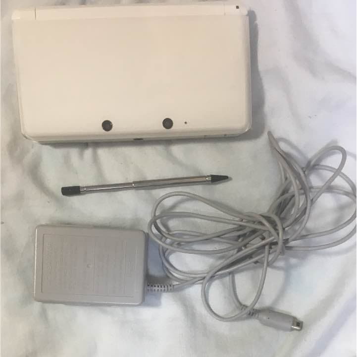ニンテンドー3DS ホワイト 初期化＆動作確認済み
