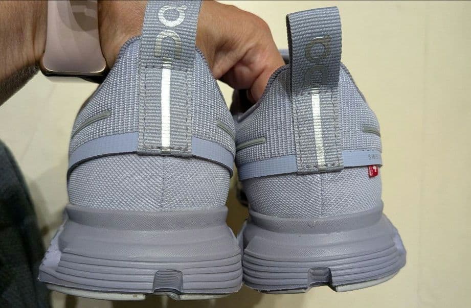 On Cloud Waterproof グレー スニーカー