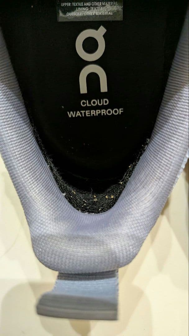 On Cloud Waterproof グレー スニーカー