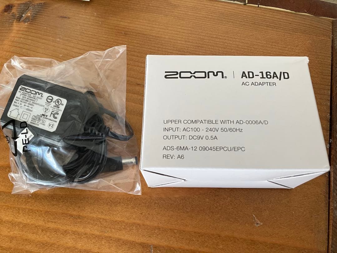 ★美品★ZOOM B1X FOUR ベースエフェクター　箱あり　説明書あり