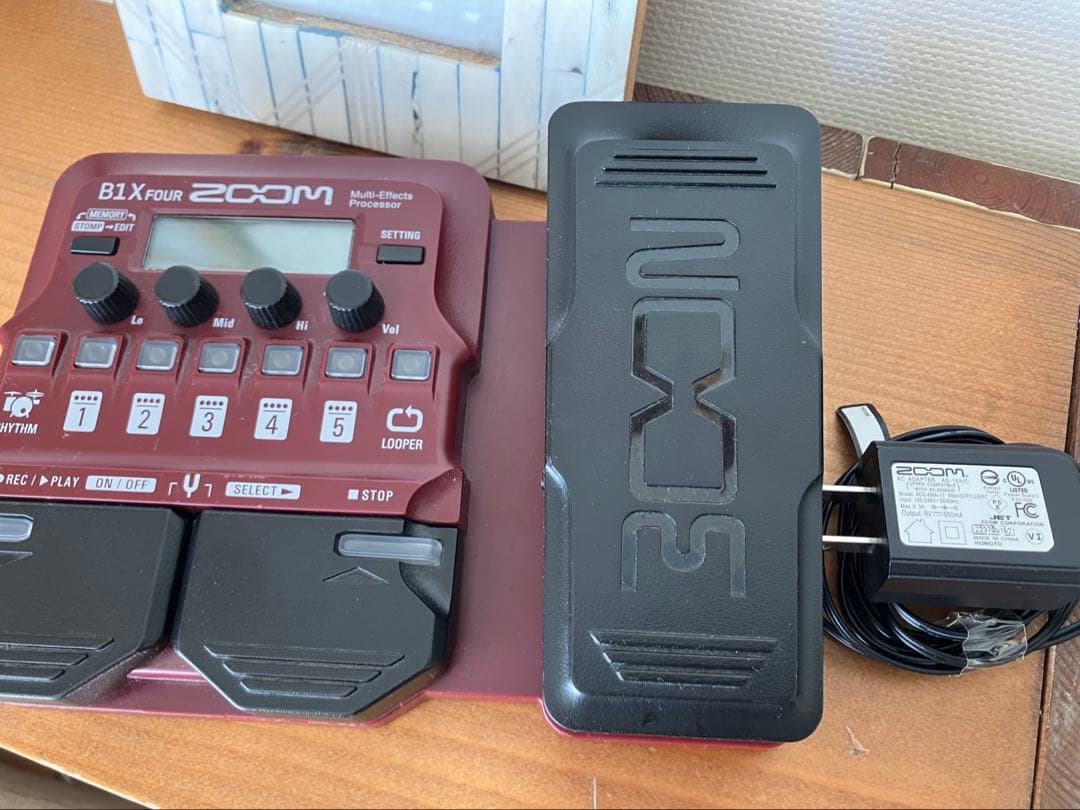 ★美品★ZOOM B1X FOUR ベースエフェクター　箱あり　説明書あり