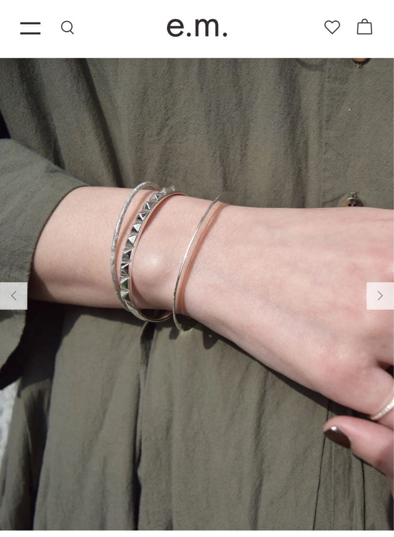 e.m. スタッズデザイン シルバーバングル