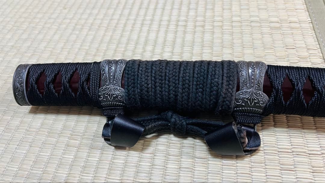 模造刀 陣太刀 源義経太刀拵え 茶呂塗り鞘 刃文直刃 龍目貫 251020-3