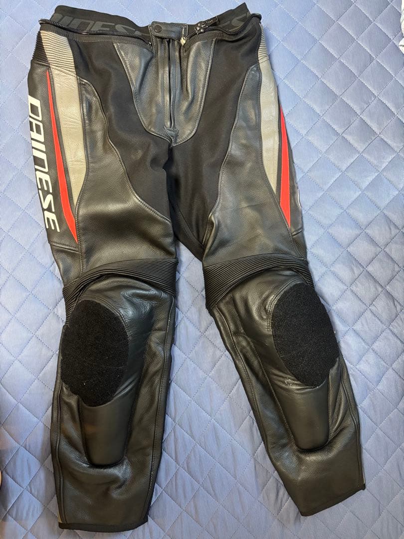 最終　Dainese レザーセパレートツナギ ブラック/レッド　52サイズ