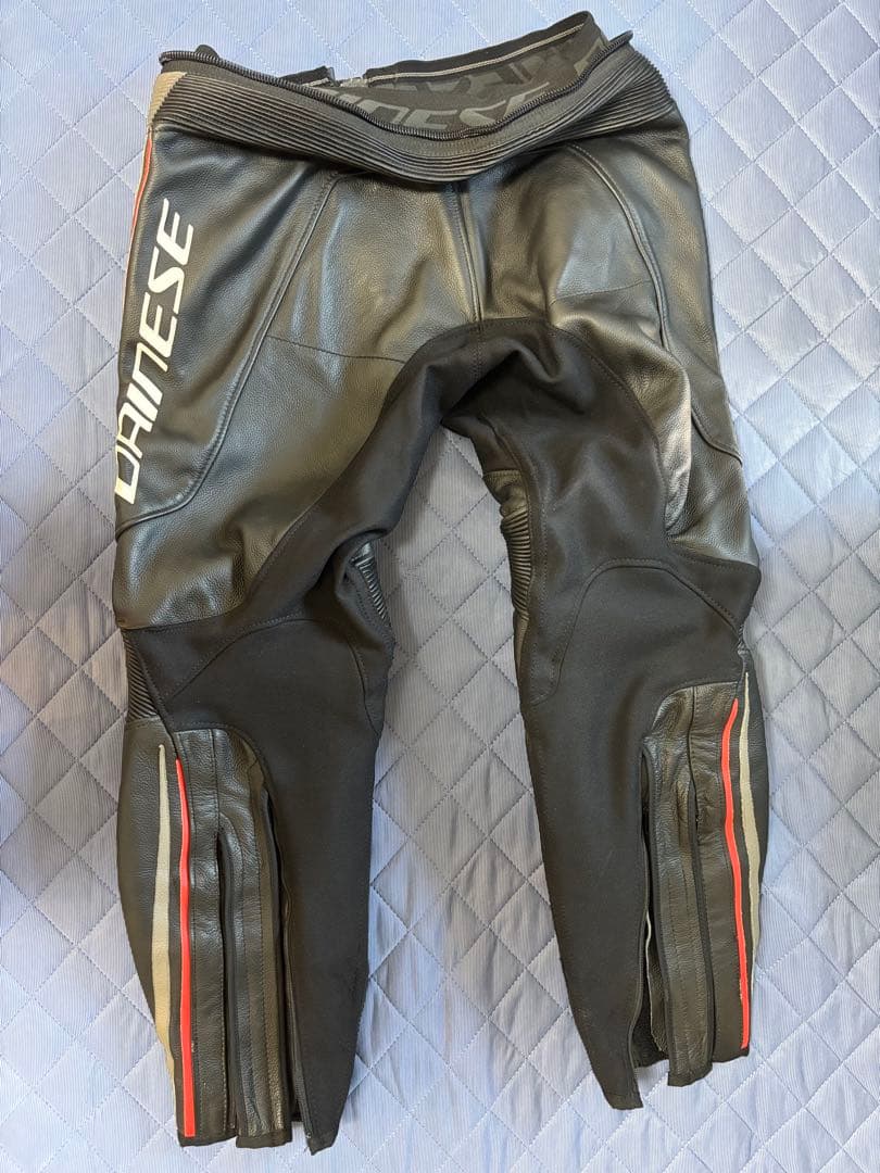 最終　Dainese レザーセパレートツナギ ブラック/レッド　52サイズ