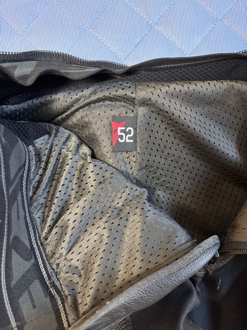 最終　Dainese レザーセパレートツナギ ブラック/レッド　52サイズ