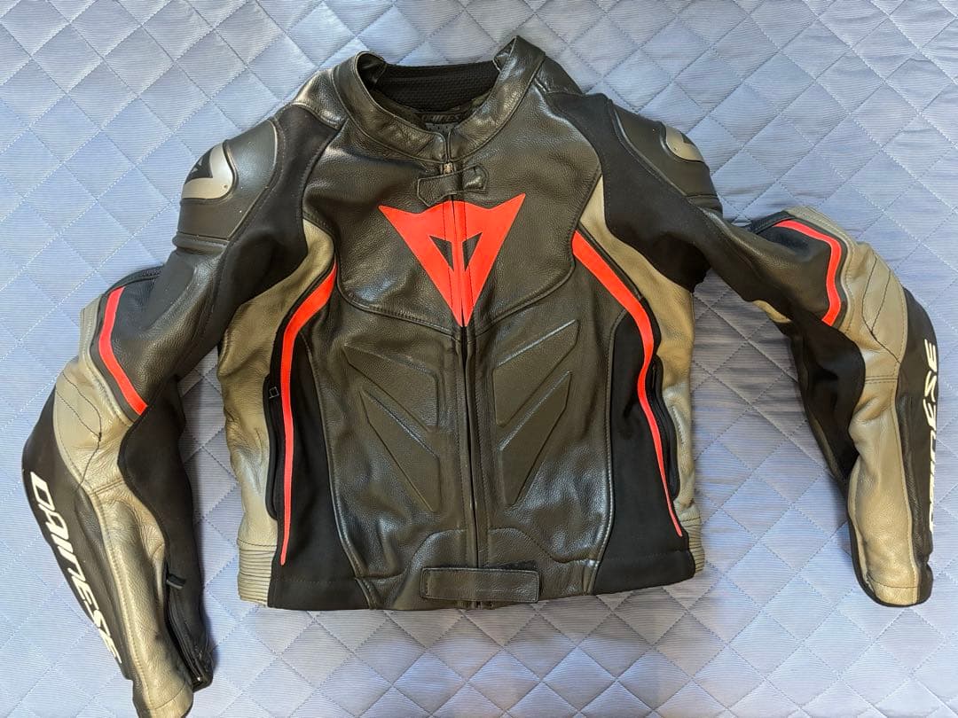 最終　Dainese レザーセパレートツナギ ブラック/レッド　52サイズ