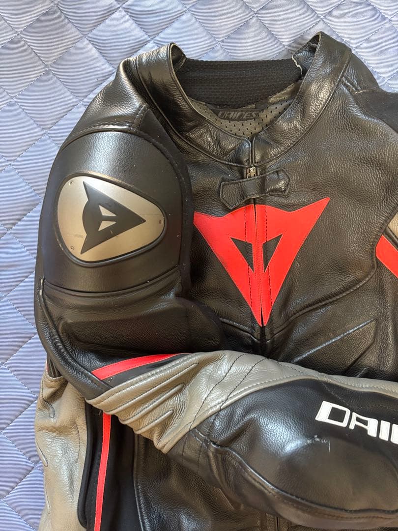 最終　Dainese レザーセパレートツナギ ブラック/レッド　52サイズ